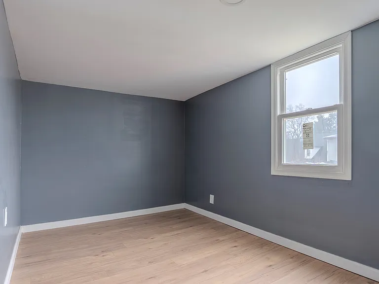 662 Salem Ave — Photo 11