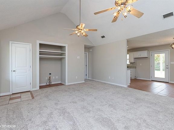 2nd image of 2055 Parkview Dr