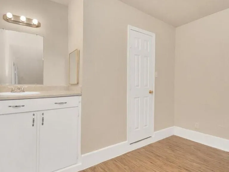 4803 Beechaven St — Photo 24