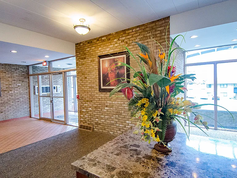 Carriage Park Apartments Garden Lobby