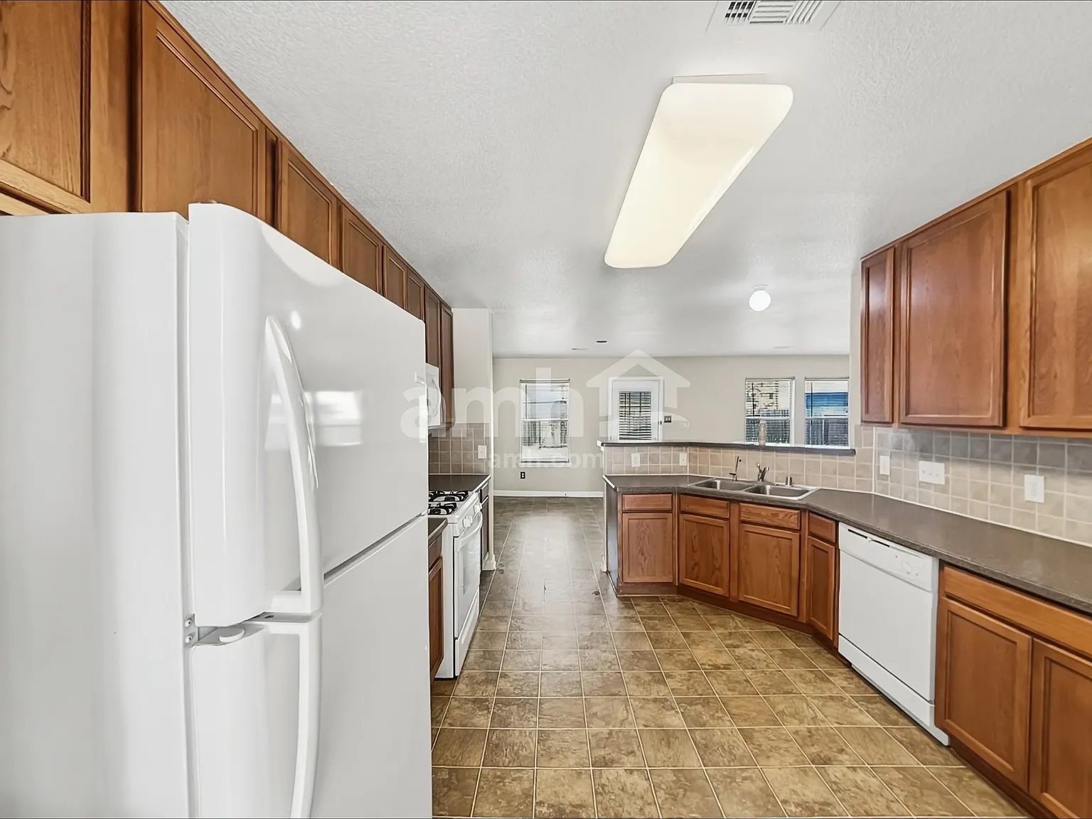 3 bed, 2.5 bath, 1734 sqft, $1,920 — Photo 3