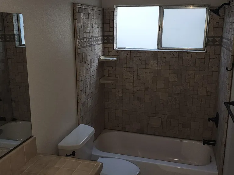 2090 N Berkeley Ave — Photo 15