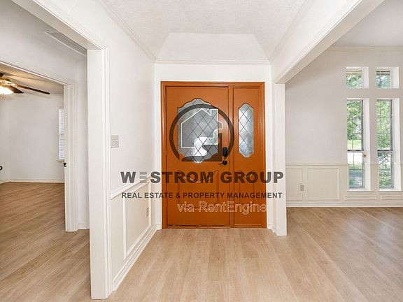 4th image of 3141 Oakdale Dr