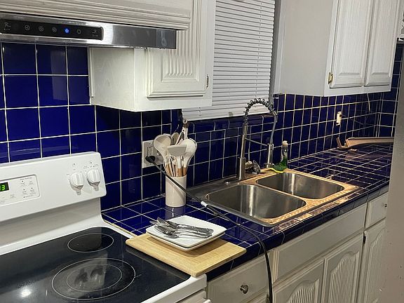5th image of 2204 E Kantunil Ave