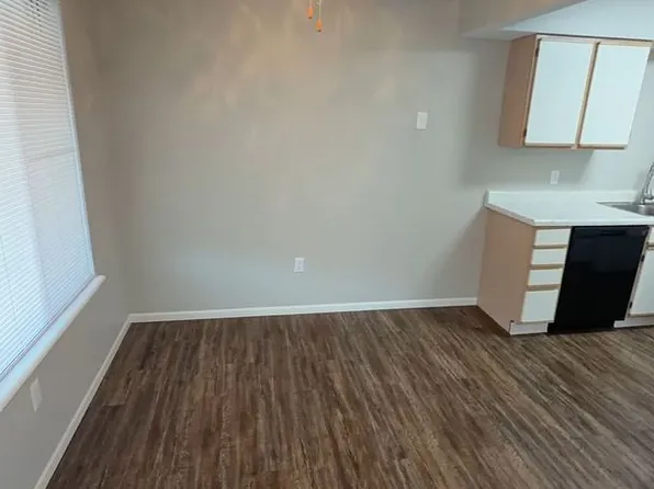 Country Walk Apartments, 340 E Rock Road Ct #3, Mulvane, KS 67110