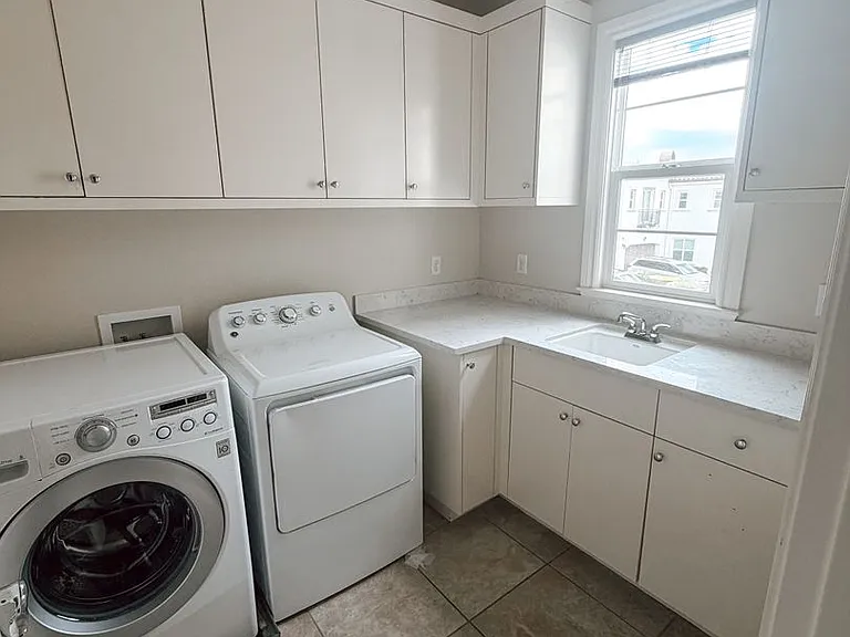 1329 Bayberry View Ln — Photo 12