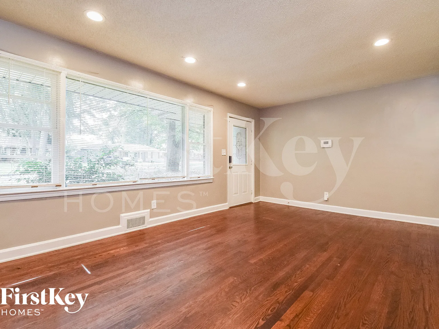3 bed, 2.0 bath, 1202 sqft, $1,995 — Photo 3
