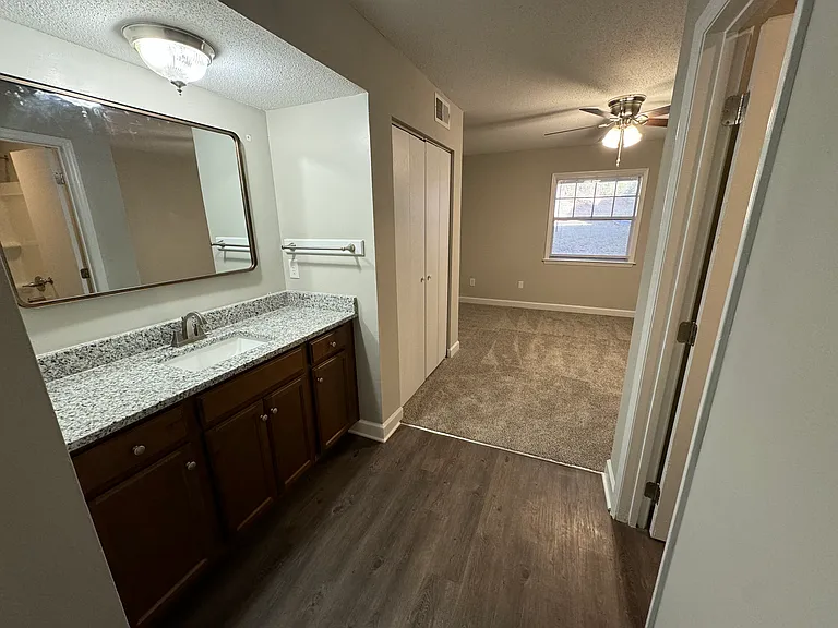 Avery Close Condominiums — Photo 51