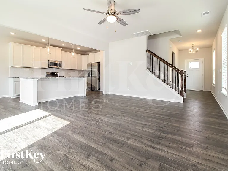 212 Ashborne Ln — Photo 3
