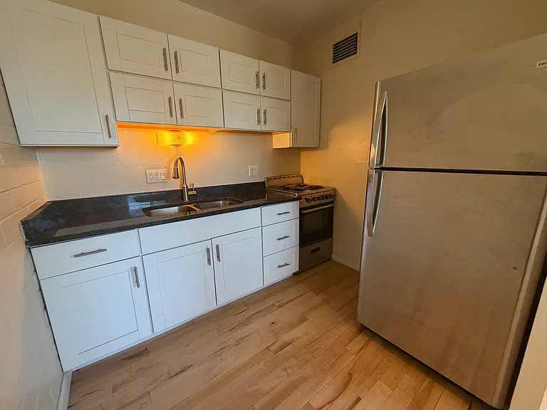 L6 — Photo 23