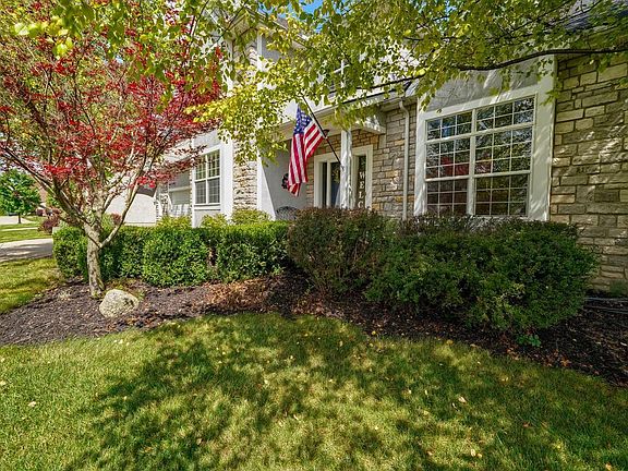 3rd image of 8938 Oakshire Dr