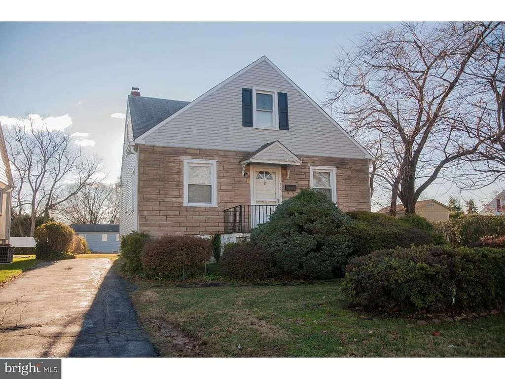 1701 Linden Ave photo 1