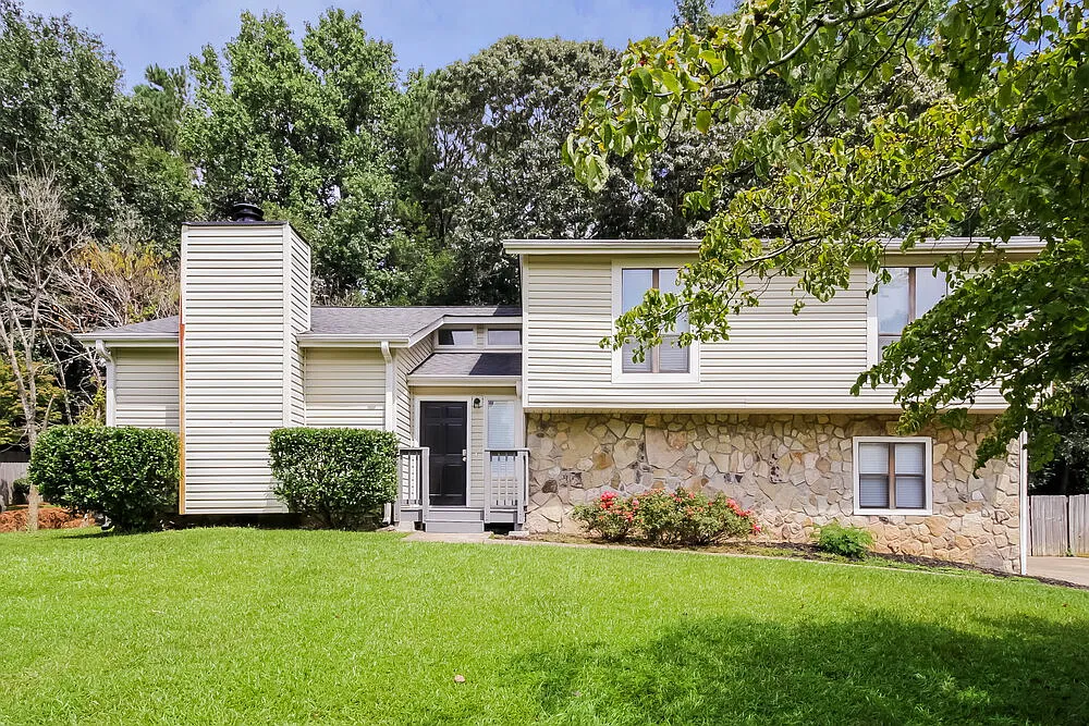 3 bed, 2.5 bath, 1892 sqft, $1,955 — Photo 1
