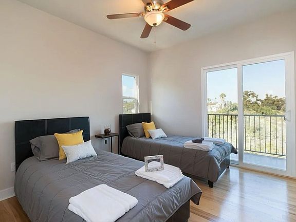 2nd image of 3564 Sydney Pl