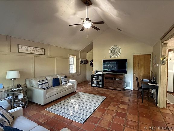 2nd image of 82 N Timberlane Cove Rd