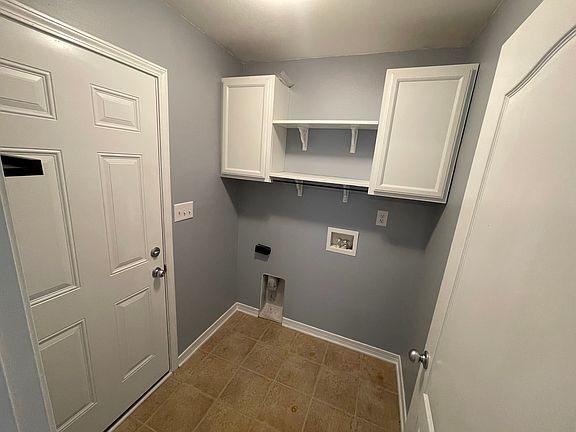 5th image of 1215 Benning Pl