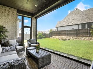 1101 Claiborne Dr, Aubrey, TX 76227