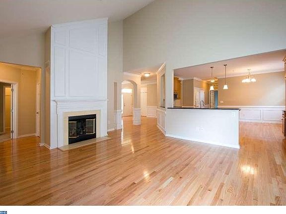 4th image of 1004 Malvern Ct