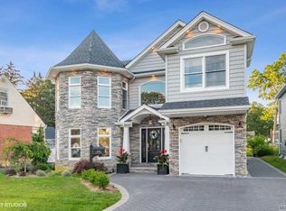 3537 Taft St, Wantagh, NY 11793