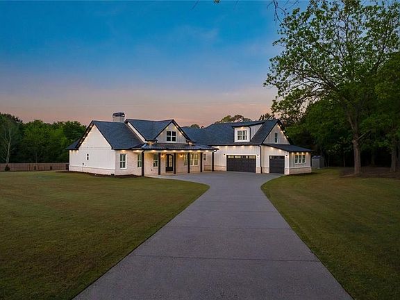 4th image of 825 Arch Tanner Rd