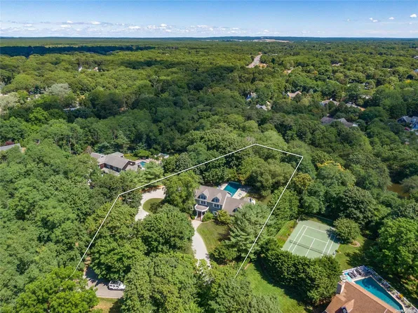 4 Hidden Pond Lane, Westhampton, NY 11977