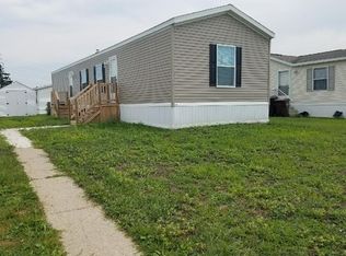 25145 Saxony St, Woodhaven, MI 48183