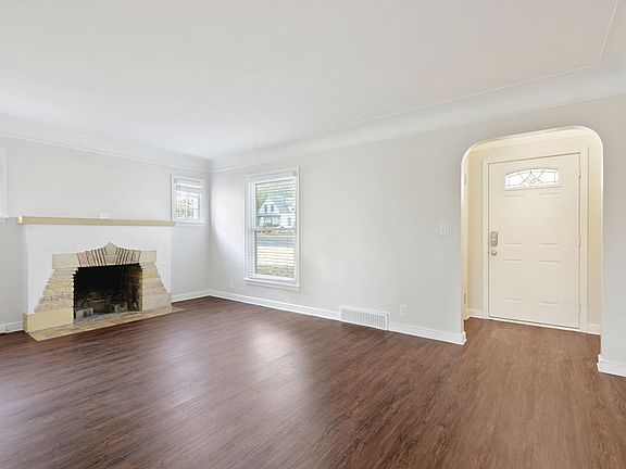 4th image of 928 Livingston Ave
