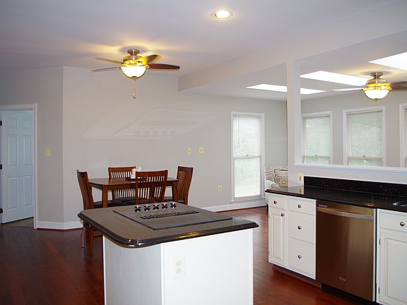 3rd image of 727 Old Hunt Way
