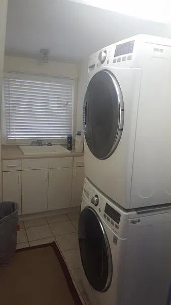 3 bed, 2.0 bath, 1844 sqft, $3,400 — Photo 3
