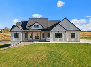1657 Boelter Estates Dr NW, Rochester, MN 55901