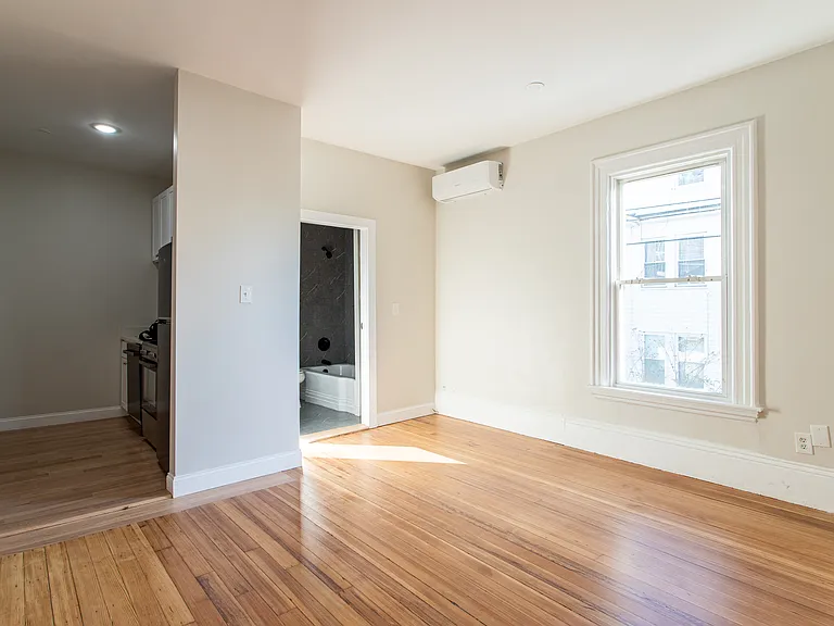 18 Fitzhenry Sq #2 — Photo 6