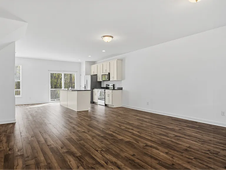 1053 Balsam Ln — Photo 7