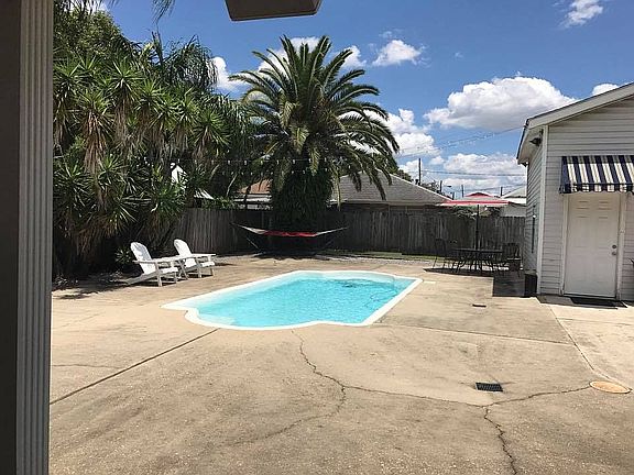 Backyard w/detached garage