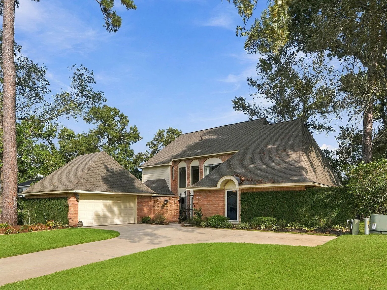 4 bed, 3.5 bath, 3575 sqft, $4,500 — Photo 2