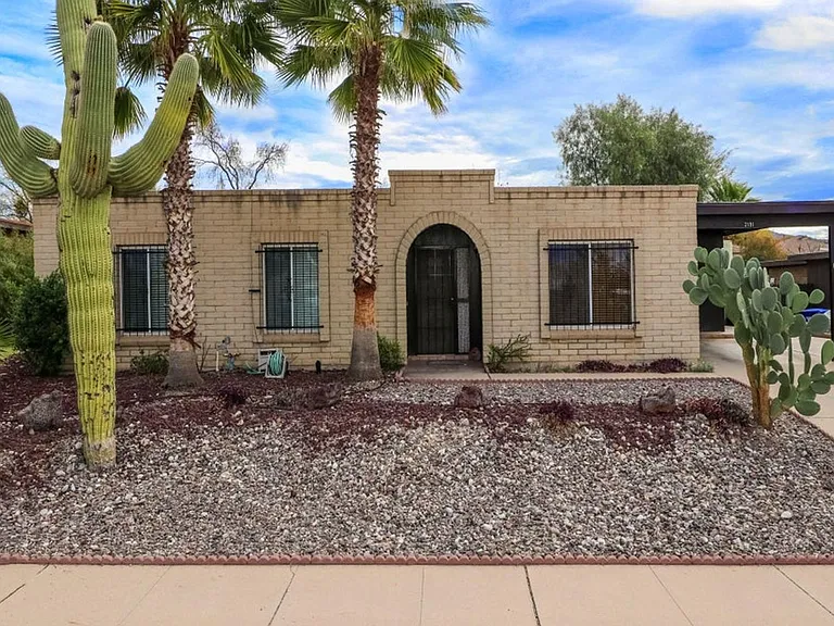 2191 S Sunburst Dr — Photo 2