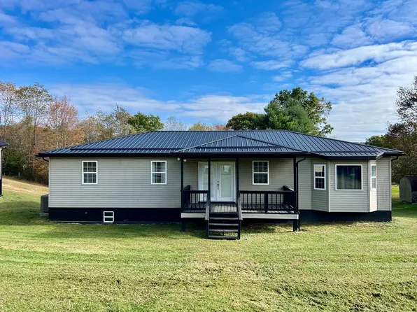 132 James St, Fairdale, WV 25839
