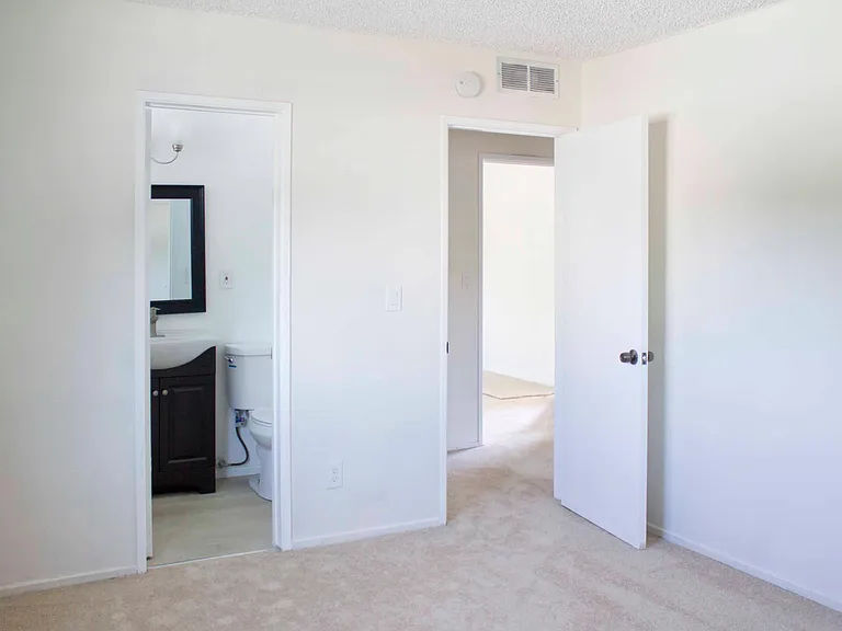 115 S Meridith Ave #7 — Photo 7
