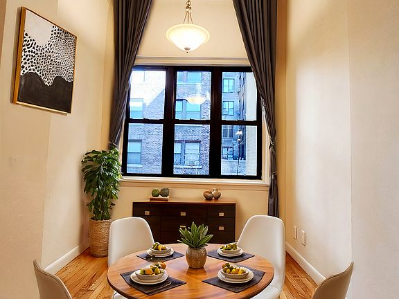 3rd image of 27 W 71st St APT 2C