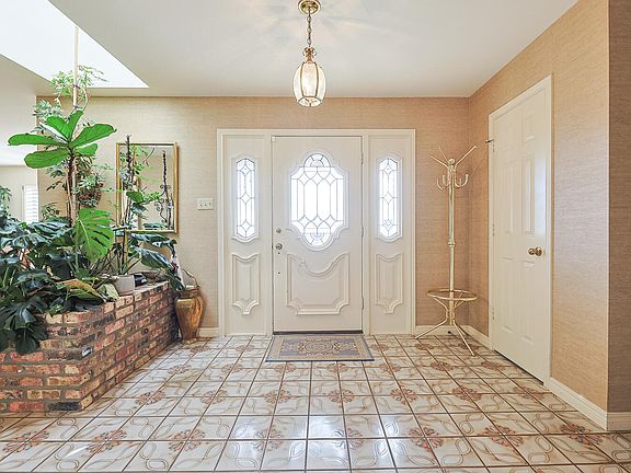 5th image of 220 Aubrey Ln