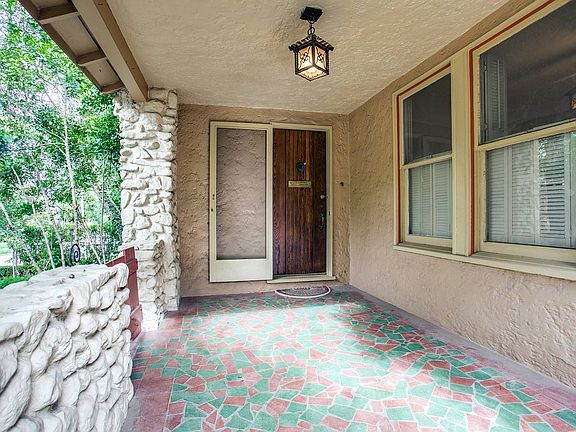 4th image of 119 W Lullwood Ave