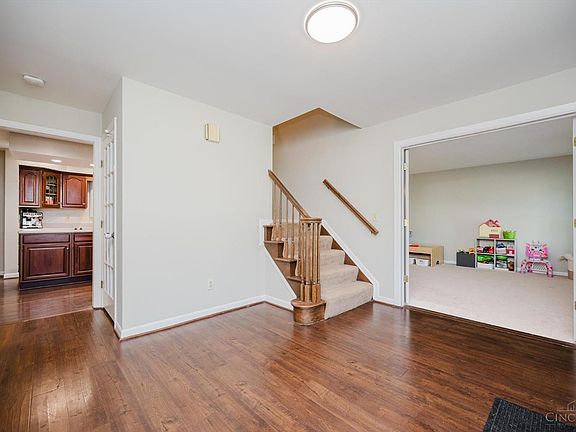 4th image of 9930 Tall Oaks Ct