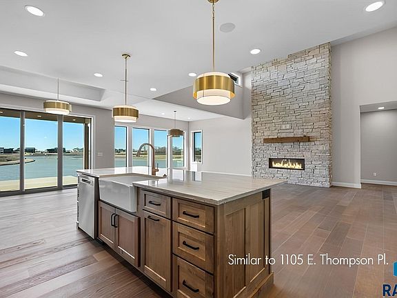 2nd image of 1225 Thompson Pl E