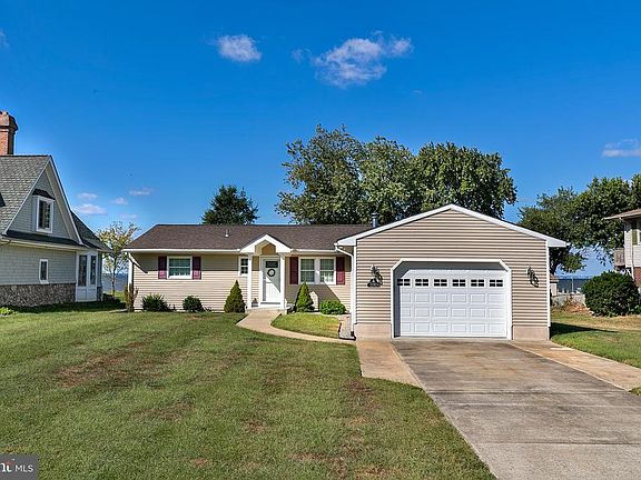 2nd image of 114 Bay Dr