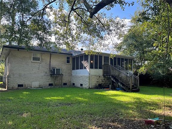 5th image of 2135 Middle Dr
