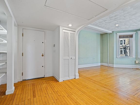 3rd image of 2 Euston St APT 1