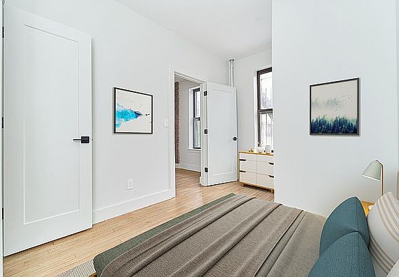 2nd image of 208 E 6th St #22