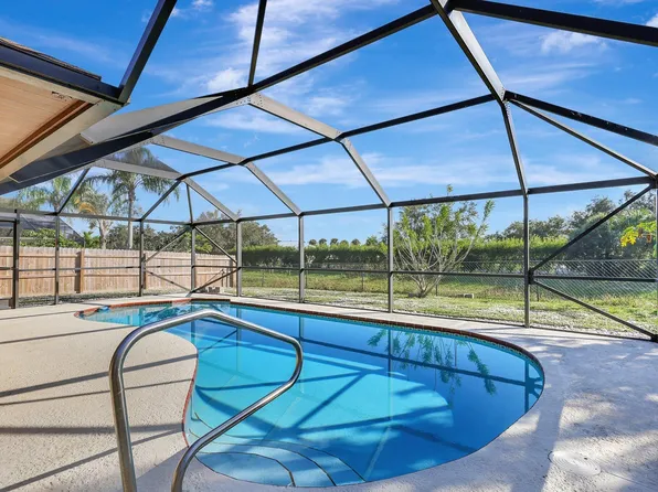 138 SW Oakridge Drive, Port St Lucie, FL 34984
