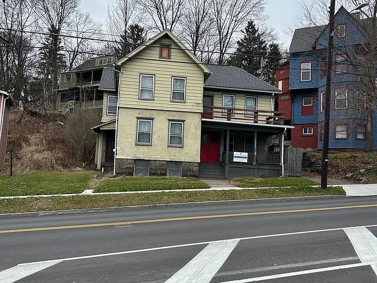 613 E State St — Photo 80