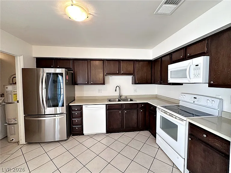674 Rolling Green Dr #674 — Photo 8