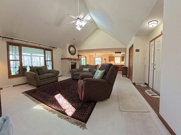 5th image of 1013 S Lallendorf Rd